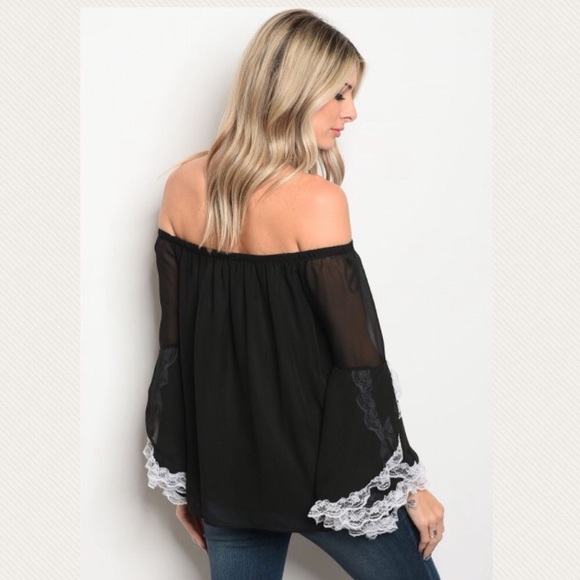 ✔️Off the Shoulder Blouse✔️ - Picture 3 of 3